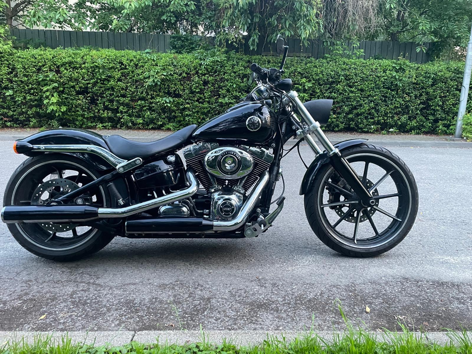 Harley Davidson BREAKOUT